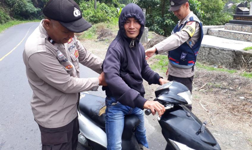 Polsek Sindang Kelingi Razia Senpi dan Sajam