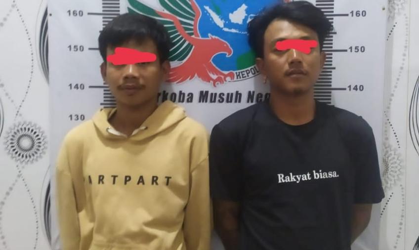 Dua pelaku pembawa sabu