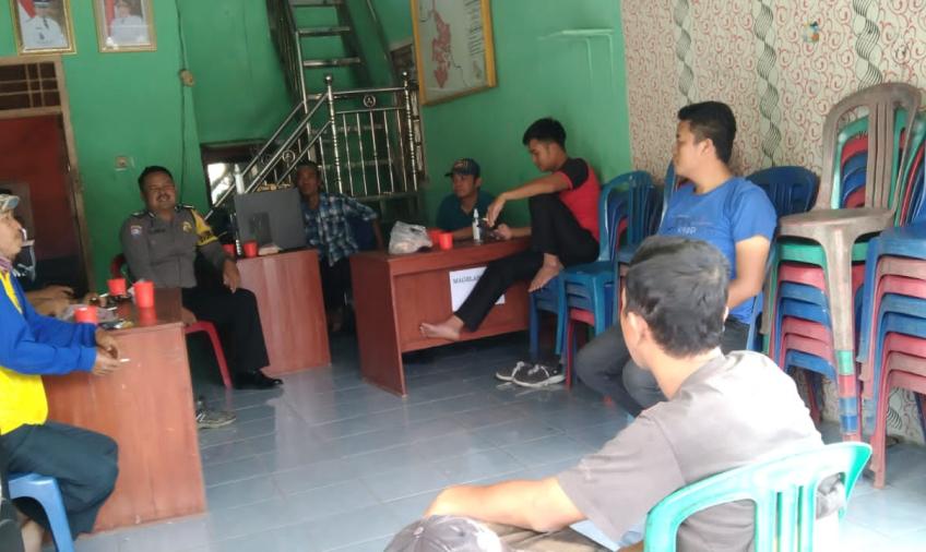 Membaur dengan Warga, Bhabinkamtibmas Polsek Lebong Tengah Sampaikan Imbauan Kamtibmas