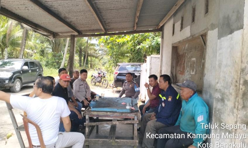 Terkait Pembangunan Buffer Area di Pulau Baai, Bhabinkamtibmas dan Polsek Turun Tangan Dengar Keluhan Warga