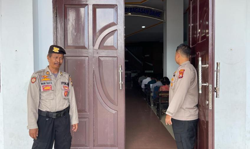 Ibadah di Gereja Nyaman Dijaga Polsek Gading Cempaka