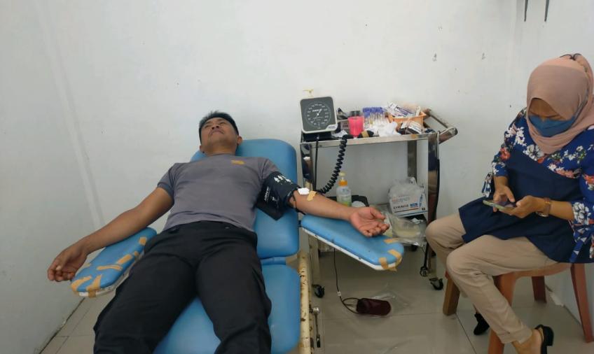 Peduli Sesama, Personel Polsek Kaur Tengah Donor Darah