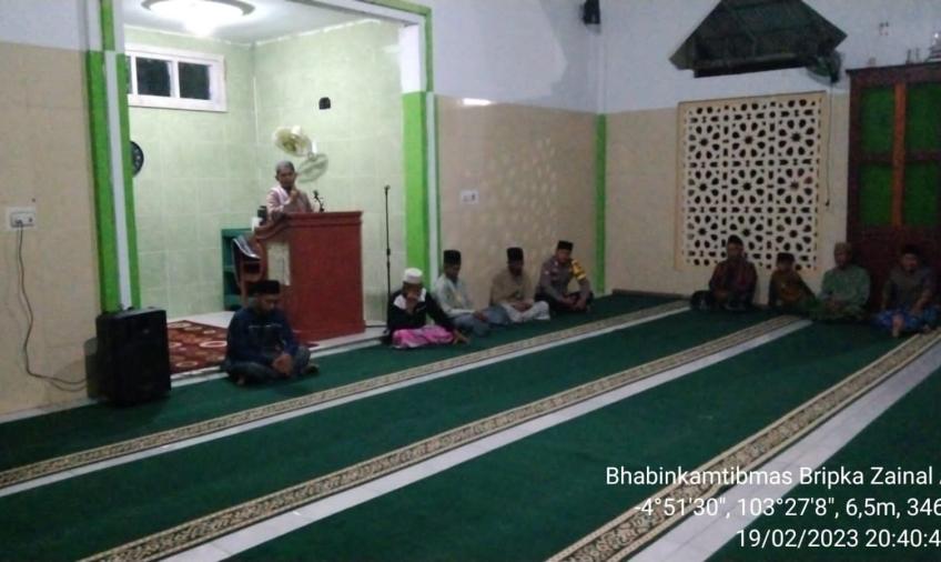 Tingkatkan Ketaqwaan, Bhabinkamtibmas Polsek Maje Polres Kaur Polda Bengkulu Hadiri Peringatan Israj Miraj