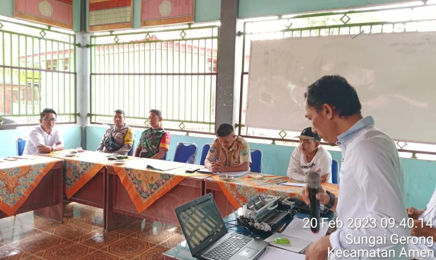 Bhabinkamtibmas Polsek Lebong Utara Hadiri Rapat Koordinasi Desa Sungai Gerong