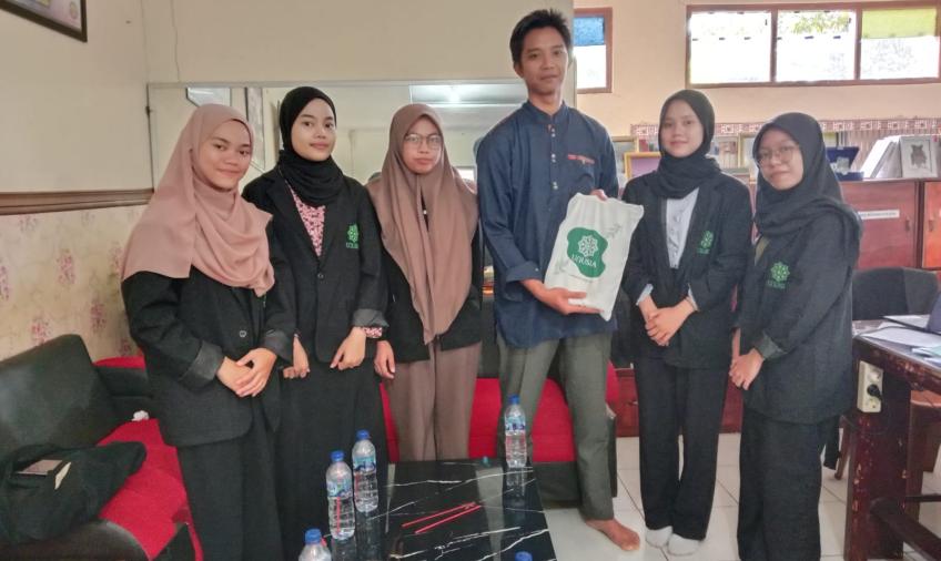 Mahasiswa Akuntansi Sosialisasi PMB UNUSIA Secara Mandiri