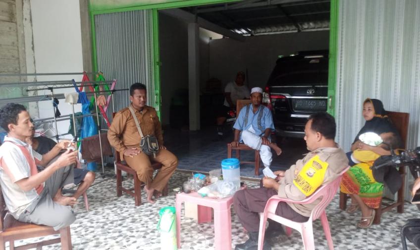 Bhabinkamtibmas Polsek Mukomuko Utara Tengahi Warga Bertikai Gegara Sapi Masuk Pekarangan