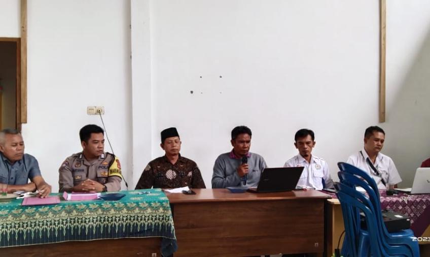 Bhabinkamtibmas Polsek Lebong Selatan Hadiri Musyawarah dan Pendataan Warga Miskin Ekstrim