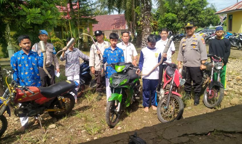 Polsek Lubuk Pinang Polres Mukomuko Tertibkan Kendaraan Pelajar