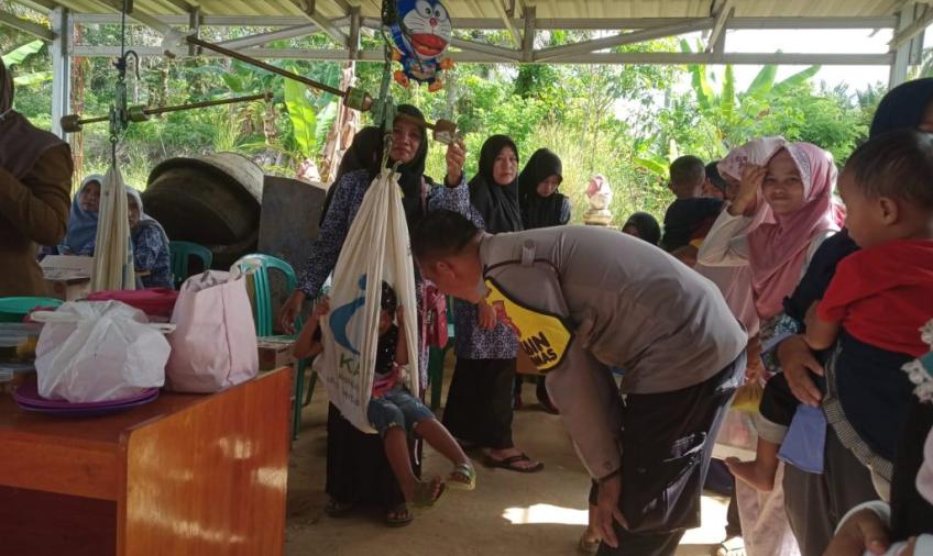 Sambang, Bhabinkamtibmas Polsek Giri Mulya Dukung Program Penurunan Stunting
