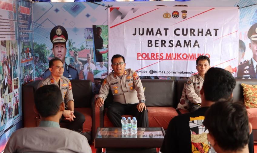 Jumat Curhat, Kapolres Mukomuko Tampung Keluhan Pedagang Pasar 