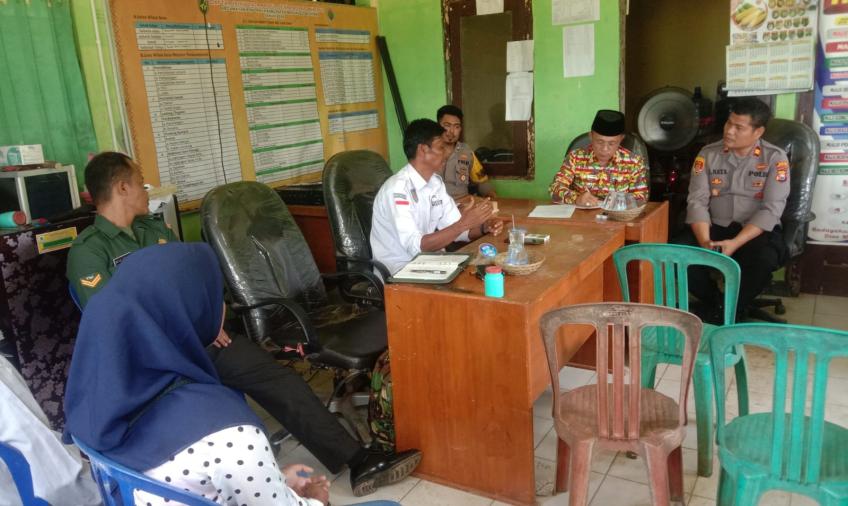 Bersama Babinsa, Polsek Pino Raya Amankan Mediasi Perselisihan Pemilihan BPD