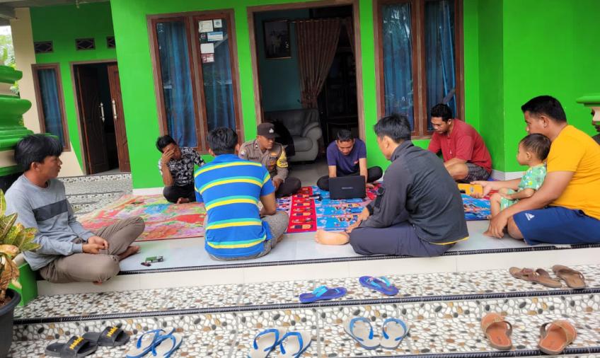 Bhabinkamtibmas Polsek Nasal Polres Kaur Polda Bengkulu Dampingi Proses Damai Kasus KDRT