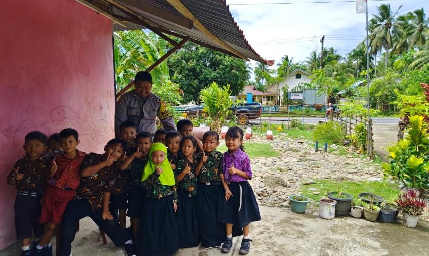 Polisi Sahabat Anak, Bhabinkamtibmas Sambang ke Paud Desa Padang Jawi Bengkulu Selatan 
