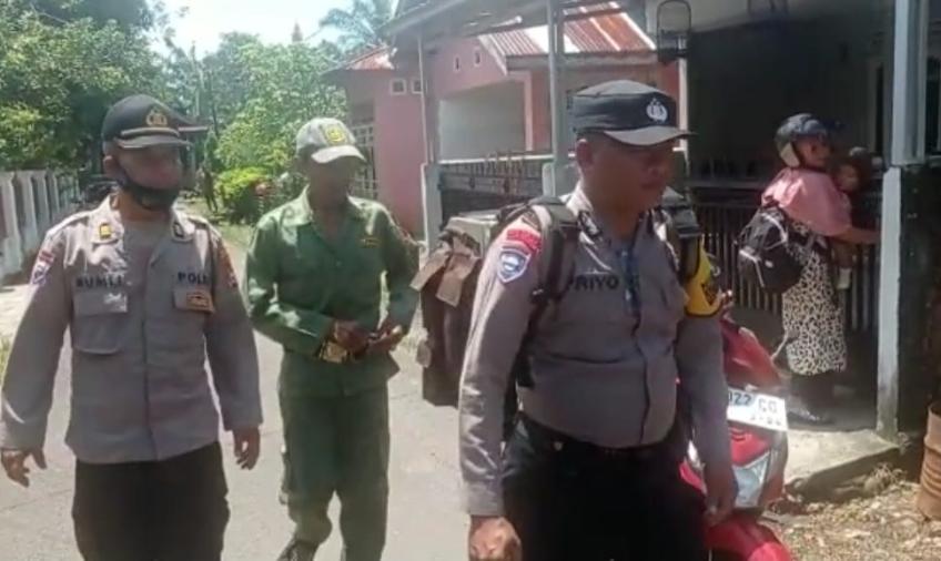 Lagi, Polsek Gading Cempaka Terjunkan Bhabinkamtibmas Keliling dengan Pengeras Suara Sampaikan Imbauan Kamtibmas