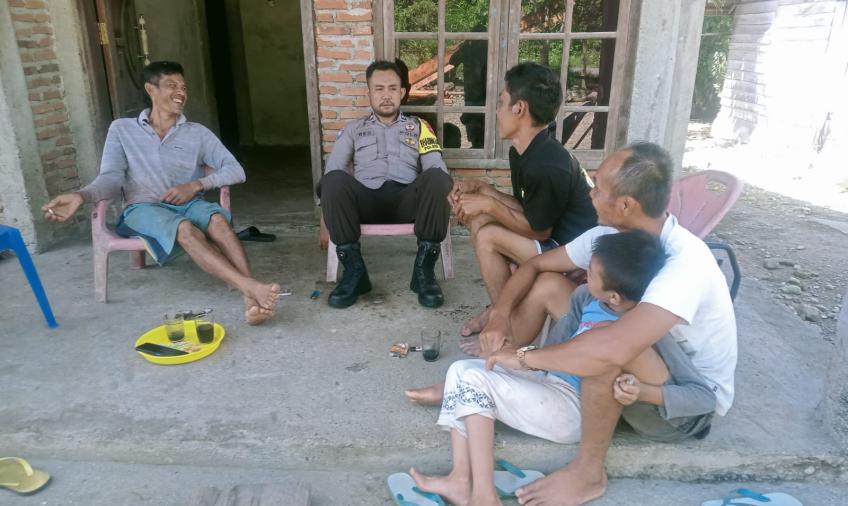Dekatkan Diri dengan Masyarakat, Bhabinkamtibmas Polsek Seginim Laksanakan Sambang