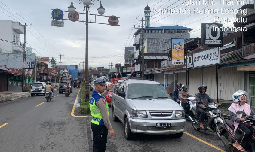 Strong Point, Personel Satlantas Polres Rejang Lebong Atur Lalu Lintas 