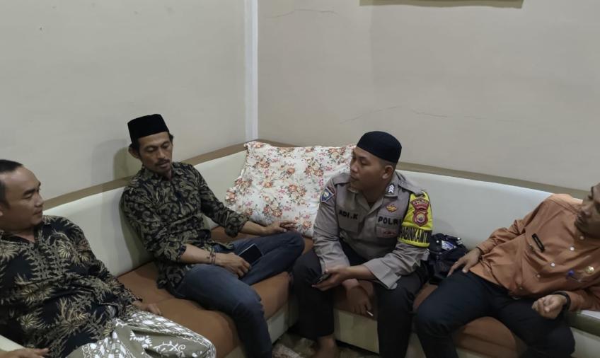 Ribut Pemilihan Imam Masjid, Bhabinkamtibmas Polsek Lebong Utara Turun Tangan Memediasi