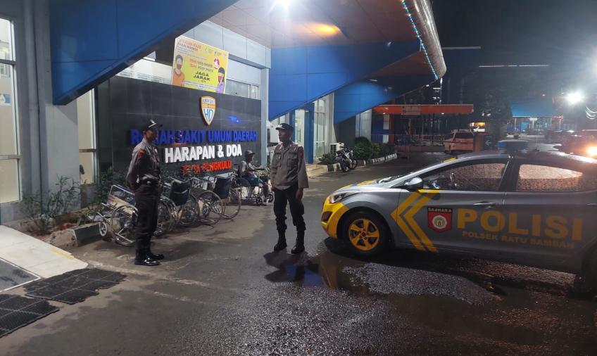 Antisipasi C3, Patroli Polsek Ratu Samban Kontrol Obyek Vital, Pemukiman dan Sambangi Pos Kamling