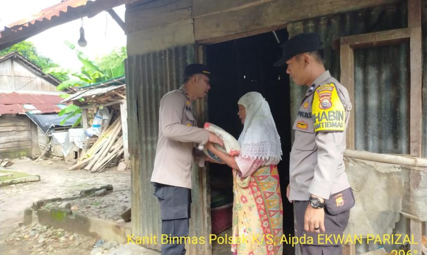 Polsek Kaur Selatan Salurkan Bantuan Sembako Kepada Warga 