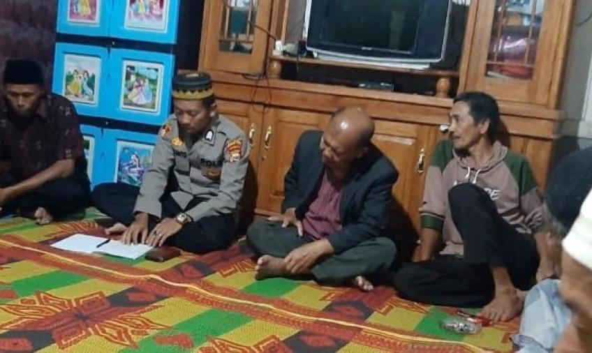 Personil Polsek Batik Nau Hadiri Rapat Pembahasan Pengaktifan Pos Ronda