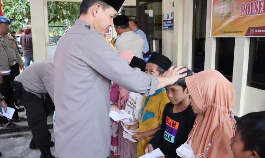 Kapolresta Berbagai Takjil dan Berikan Tali Asih ke Anak Yatim