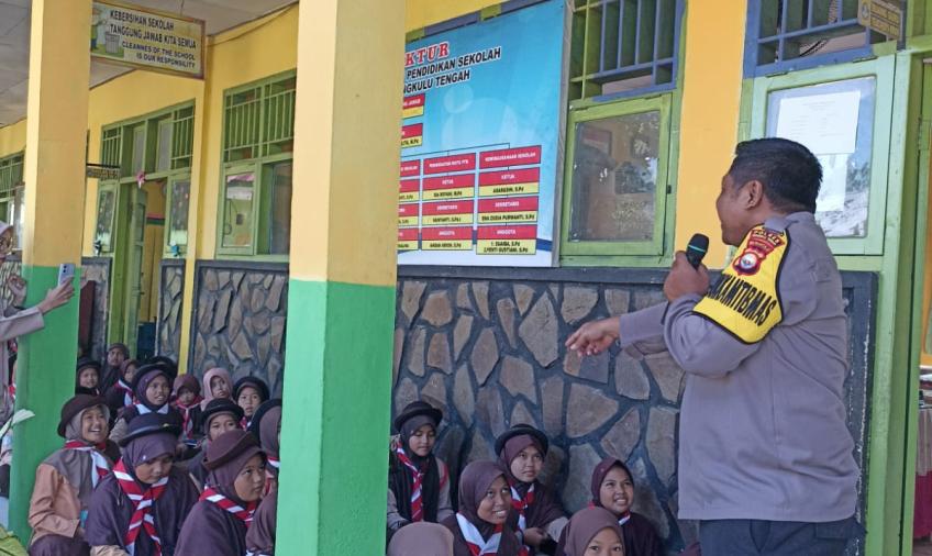 Cegah Penyalahgunaan Narkoba, Bhabinkamtibmas Polres Benteng Gelar Sosialisasi