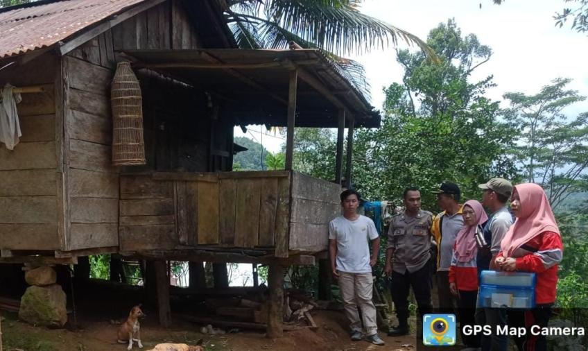 Bhabinkamtibmas Polsek Lebong Utara Ikuti Survei Rumah Tangga Miskin Ekstrim