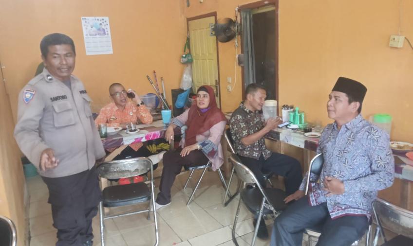 Sambang, Bhabinkamtibmas Polsek Teluk Segara Ajak Warga Aktifkan Kembali Pos Kamling