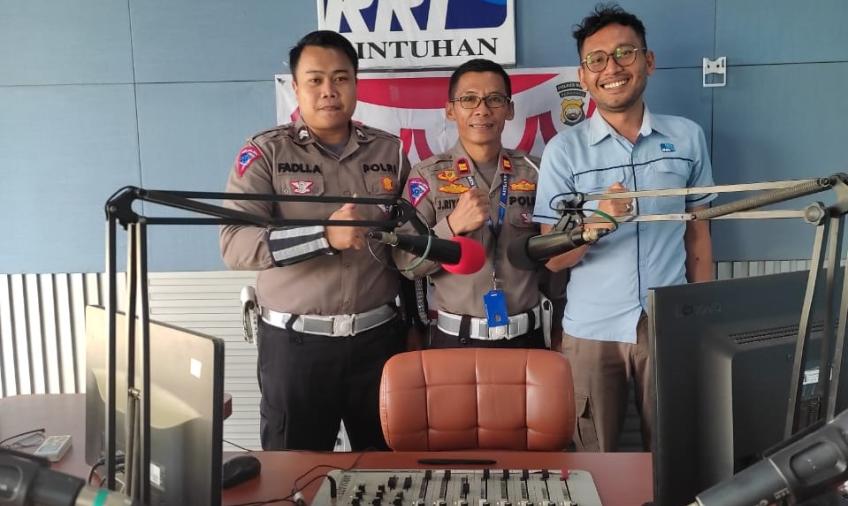 Wujudkan Kamseltibcar Lantas Kaur, Polres Kaur Sosialisasi Di Radio