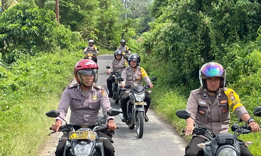 Bhabinkamtibmas Polsek Lebong Selatan Patroli Kamtibmas