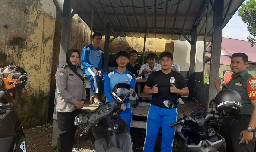 Bhabinkamtibmas Bersama Babinsa Sampaikan Imbauan Kamtibmas Kepada Pelajar Nongkrong  
