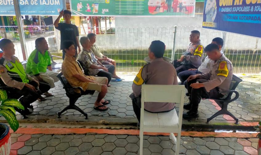Polsek Kotapadang Jumat Curhat di Kantor Stasiun Kereta Api