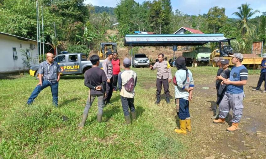 Polsek Lebong Utara Cek Lokasi dan Pembuatan Pagar PT TME