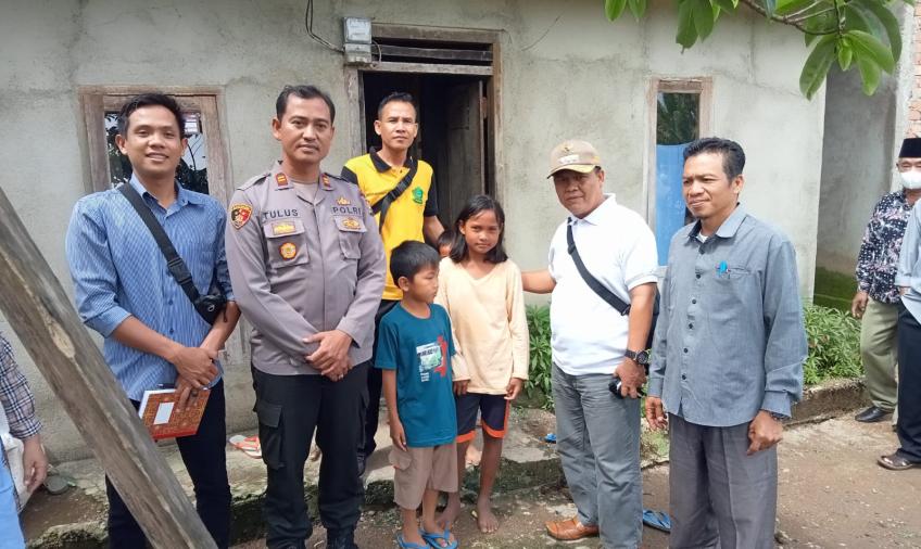 Kapolsek Lebong Tengah Cek Warga Calon Penerima BLT DD 2023 Desa Tanjung Bunga I