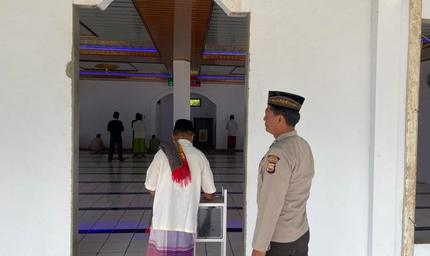 Beri Rasa Aman dan Nyaman, Polsek Giri Mulya Lakukan Pengamanan Salat Jumat