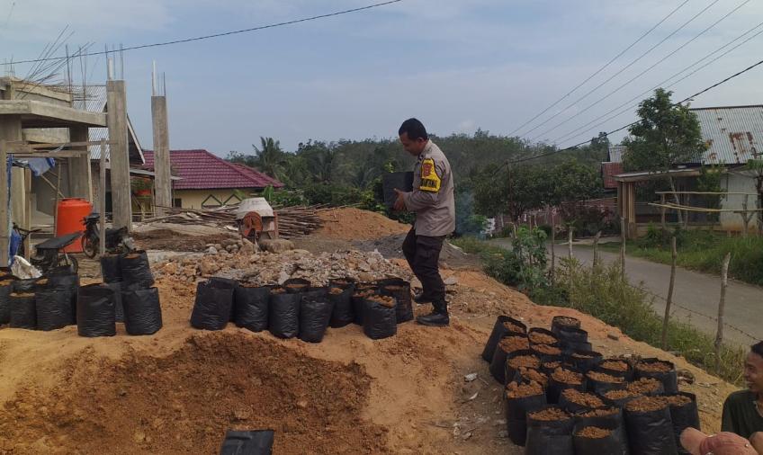 Jalin Keakraban, Bhabinkamtibmas Polsek Kotapadang Sambang Warga