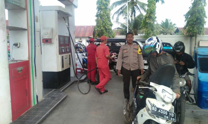 Personel Polsek Lebong Utara Monitoring dan Kontrol SPBU