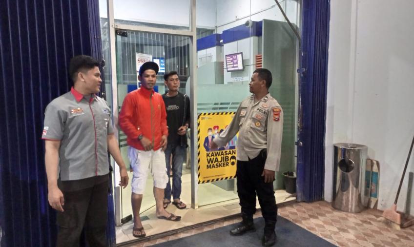Polsek Muara Bangkahulu Saat Imbau Serurity BRI Waspadai Orang Mencurigakan
