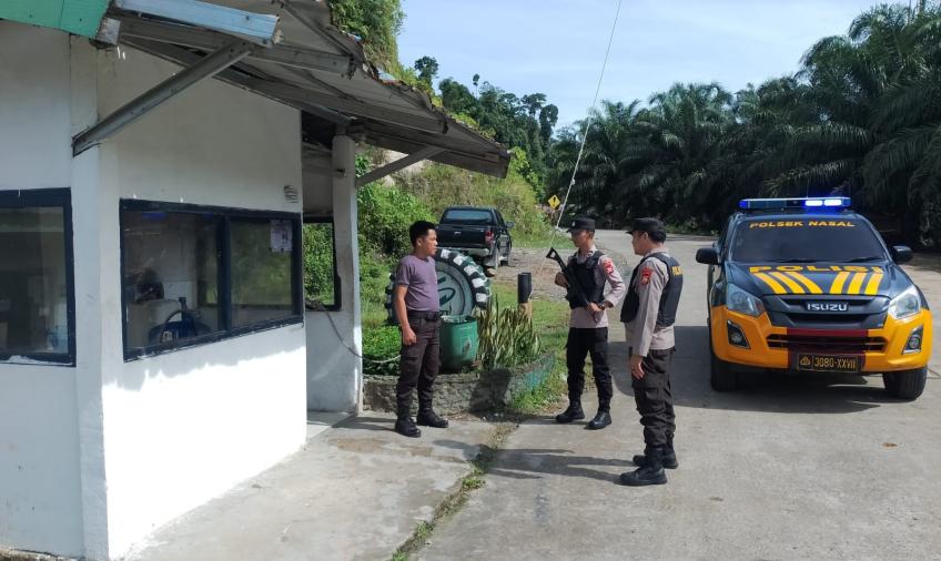 Tingkatkan Keamanan, Polsek Nasal Patroli Jalan Lintas dan Objek Vital
