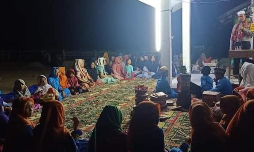  Bhabinkamtibmas Polsek Enggano Saat Menjadi Penceramah Pengajian di Masjid Al-Iqra