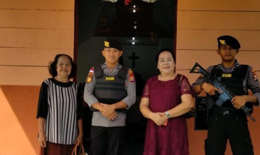 Personil Polsek Enggano Saat Pengamanan Ibadah di Gereja HKBP PKPE Malakoni