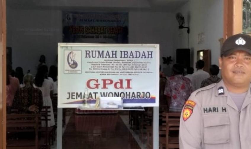 Polsek Giri Mulya Saat Pengamanan Ibadah Minggu di Gereja