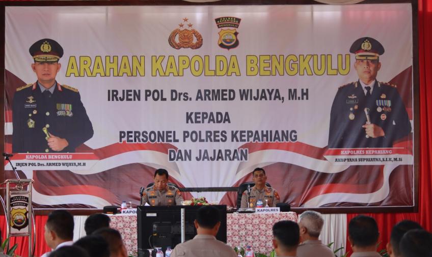Kunker ke Polres Kepahiang, Kapolda Bengkulu Disambut Polcil dan Tarian Adat