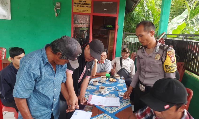 Bhabinkamtibmas Mediasi Dua Warga Bertikai Akhirnya Sepakat Berdamai