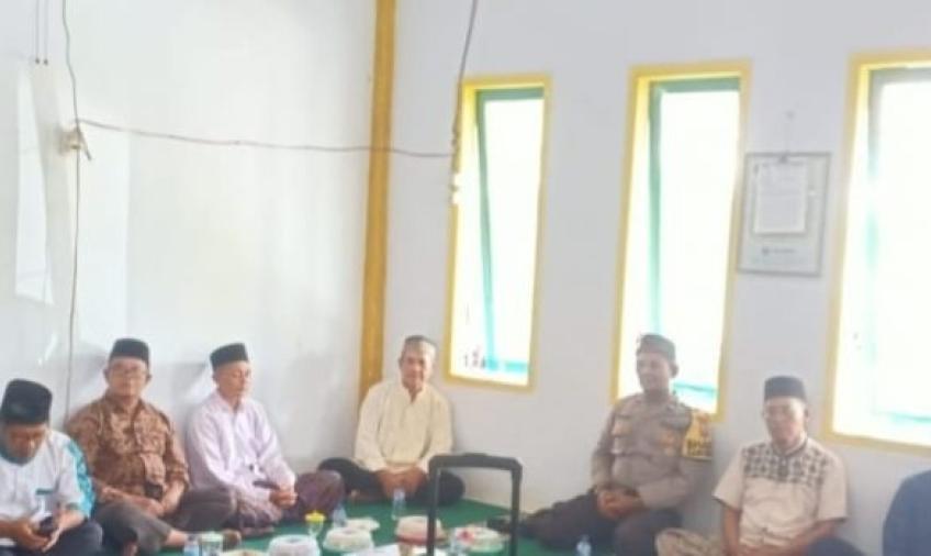 Bhabinkamtibmas Hadiri Pelantikan Pengurus Cabang Muslimat NU