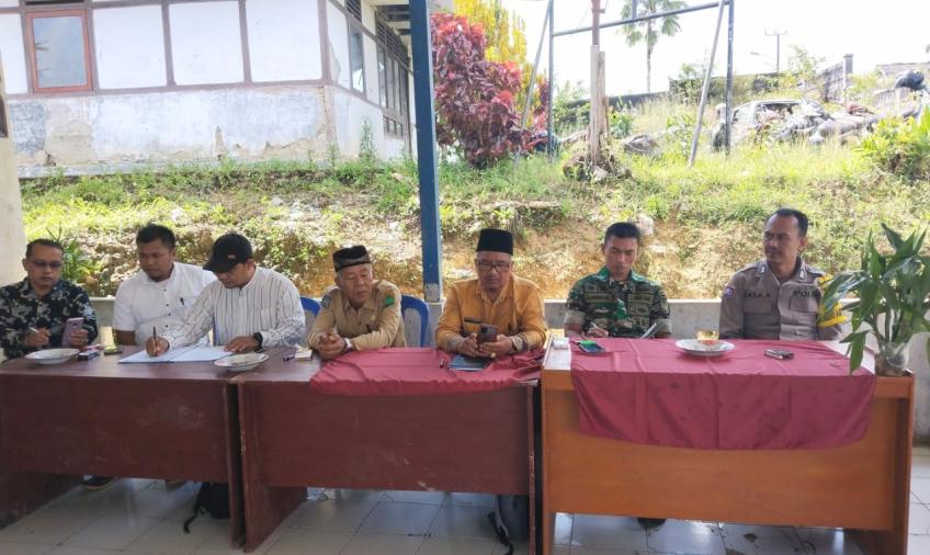 Bhabinkamtibmas Polsek Lebong Utara Hadiri Musyawarah Penetapan Penerima BLT DD di Desa Pinang Belapis