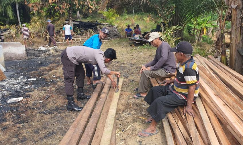 Polsek Giri Mulya Dan Komunitas Trail Salurkan Bantuan Korban Kebakaran