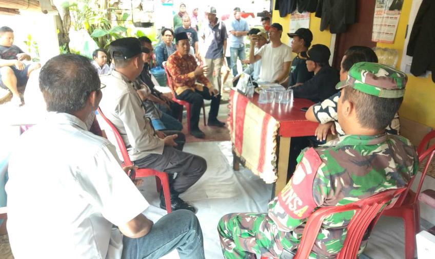 Polisi Mediasi Warga dan Pedagang Pasar Pagar Dewa Dengan Kopkal Bangun Wijaya