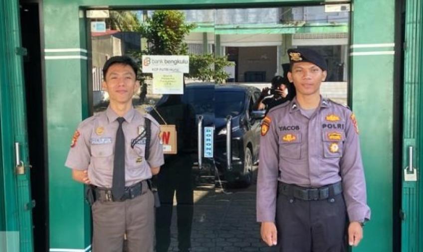 Personil Polsek Puri Hijau Saat Patroli Dialogis di Objek-Objek Vital 