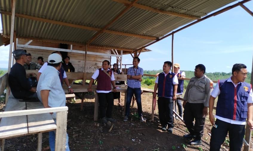 Polda Bengkulu Pasang Tanda Batas Dilahan Sengketa Bengkulu Tengah